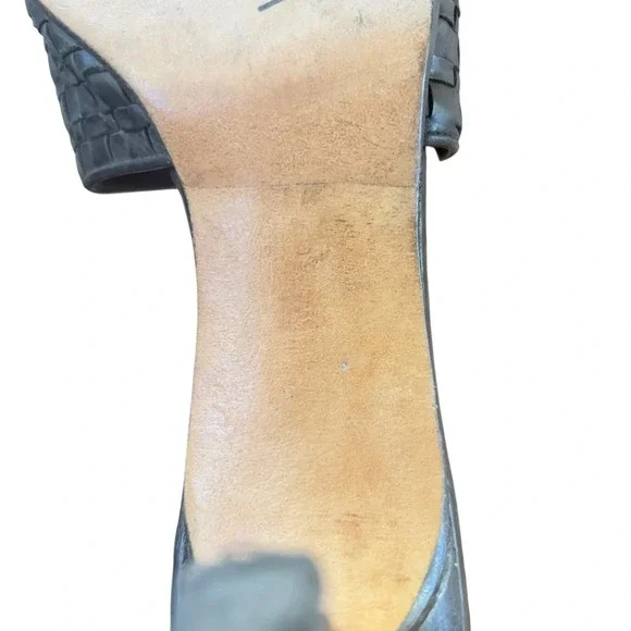 Cole Haan City Crafted in Italy Woven Black Leather 3 inch kitten heel - Picture 8 of 8